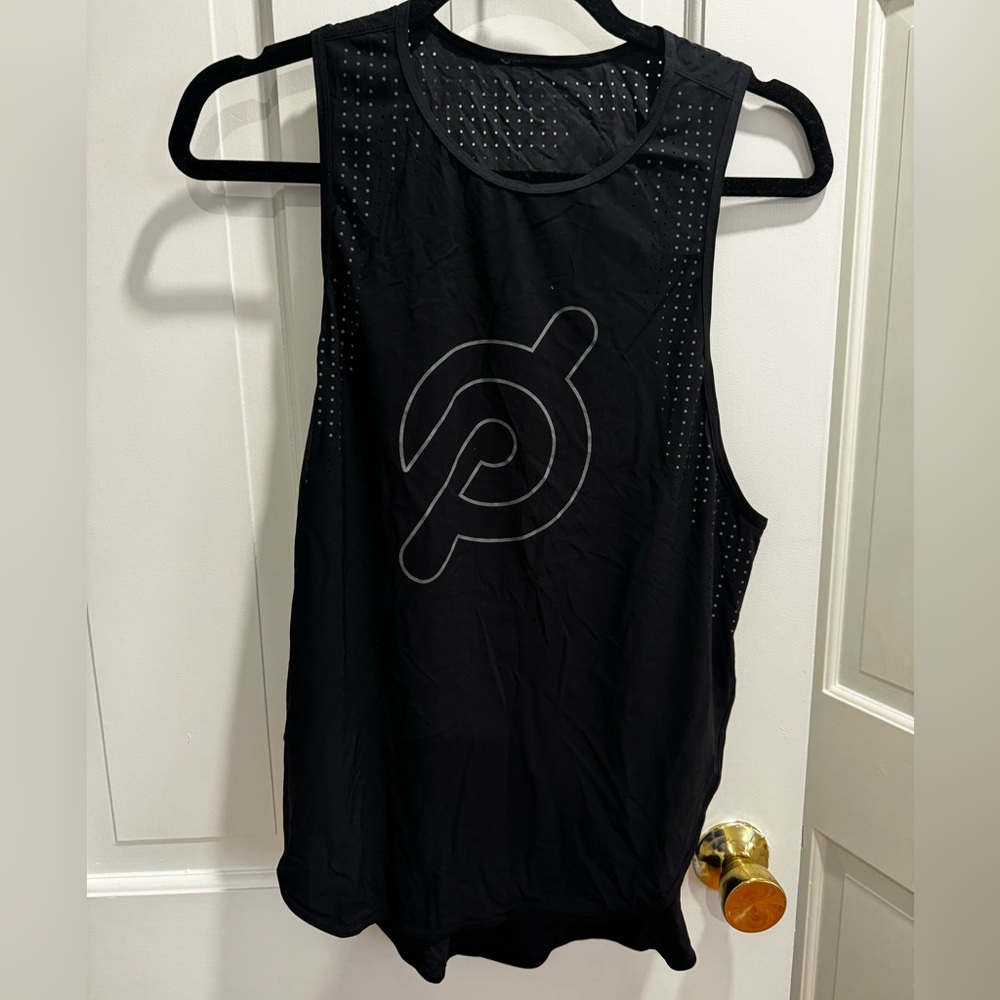 Women size 6 peloton/lululemon tank